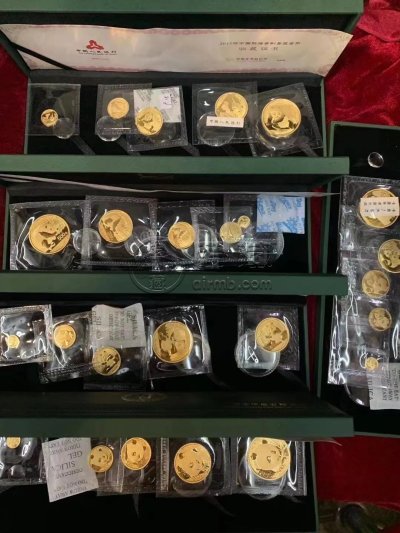熊猫金币一套回收价目表 熊猫金币套装收购价格