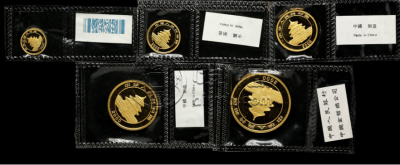 2000年熊猫金币回收价目表   2000年熊猫金币套装5枚最新价格