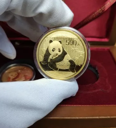 2015熊貓金幣一套回收價目表 2015熊貓金幣套裝現(xiàn)在市場價多少