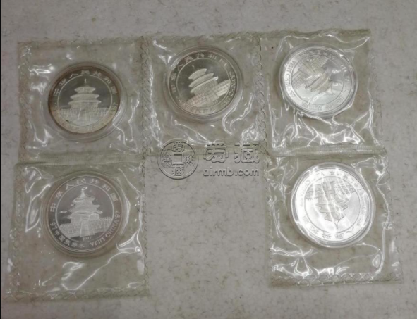 1997年熊貓金銀幣套裝 一套值多少錢(qián)