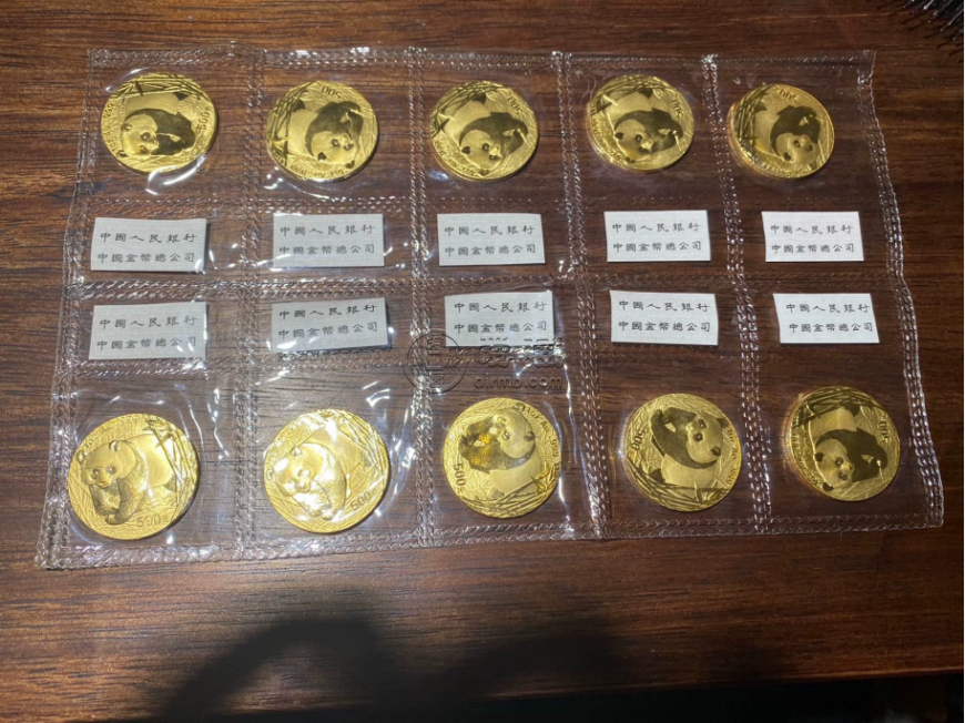 2002年熊猫金币回收价目表  2002年熊猫金币套装值多少钱