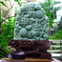 老坑水润豆绿 精雕狮子戏球翡翠摆件