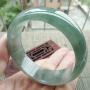 冰油淡绿宽边正装翡翠手镯：57.8mm