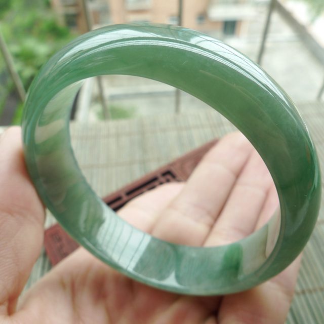 A货翡翠水润满绿正装手镯57.2mm图1