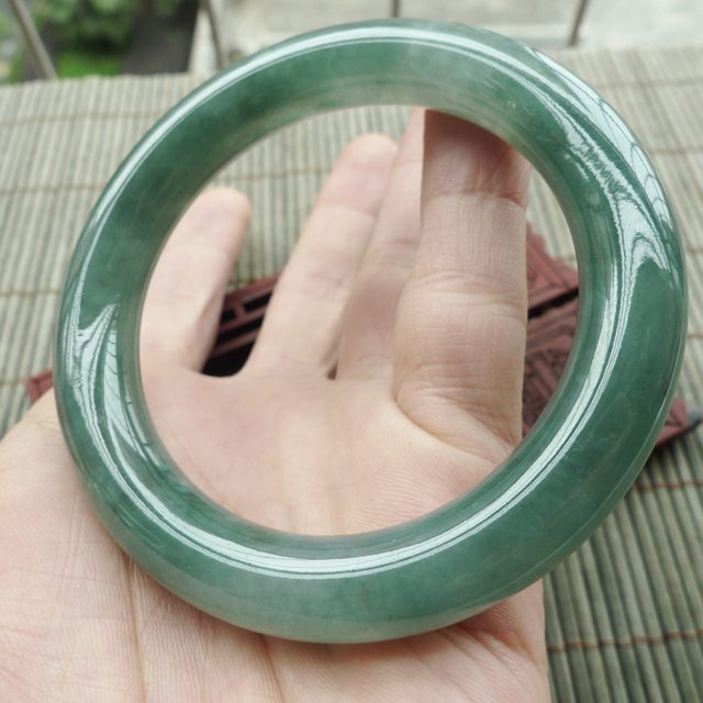 水润满绿圆条翡翠手镯55.3mm图7