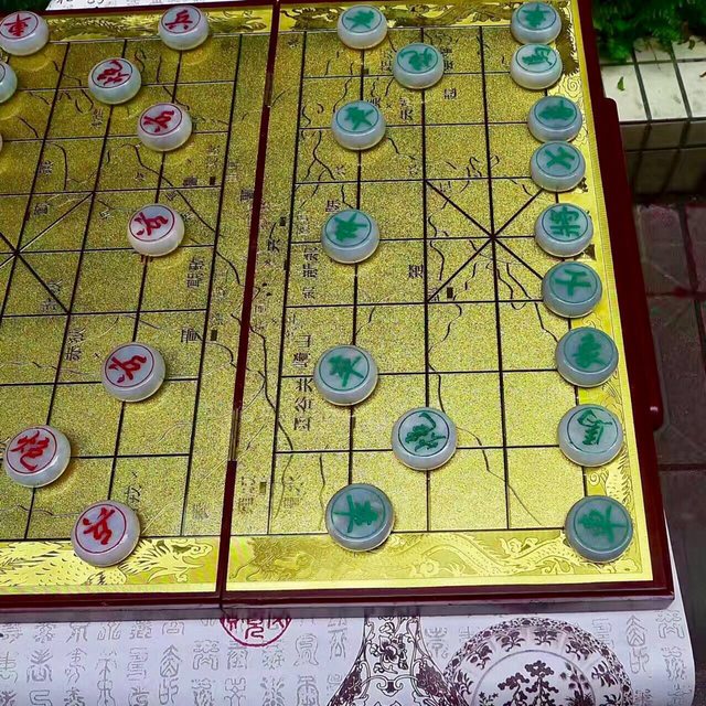 翡翠A货 老坑水润 精雕特色中国象棋一套图3