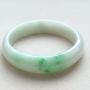 糯种带色 缅甸天然翡翠正圈手镯  尺寸：54.6*13.9*6.6mm