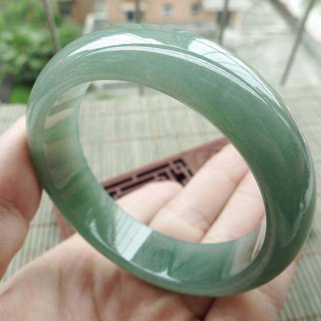A货翡翠手镯 水润满绿正装手镯54.5mm图2