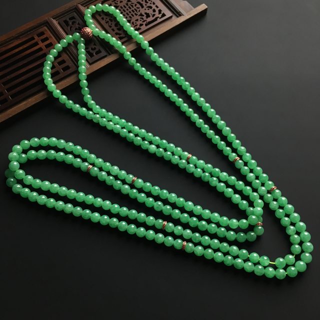 糯冰种阳绿 天然翡翠佛珠项链 单颗佛珠直径5.5毫米