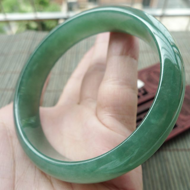 A货翡翠手镯  冰油满绿正装手镯57.3mm图4
