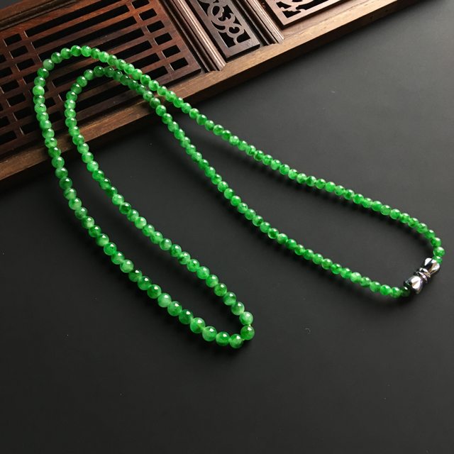 翠绿佛珠天然翡翠项链 直径4毫米图1