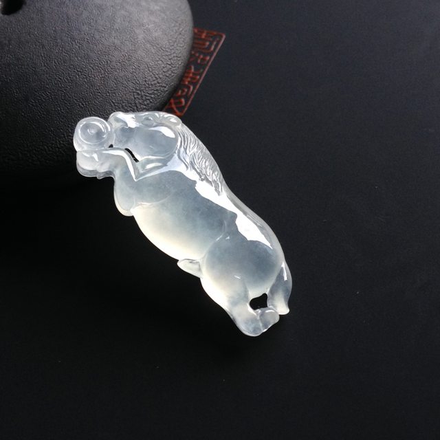 冰種熒光生肖馬翡翠掛件  尺寸34-13-6毫米