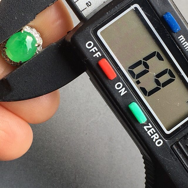 冰种阳绿花型 翡翠耳钉大小7.8*6.9*4mm图7