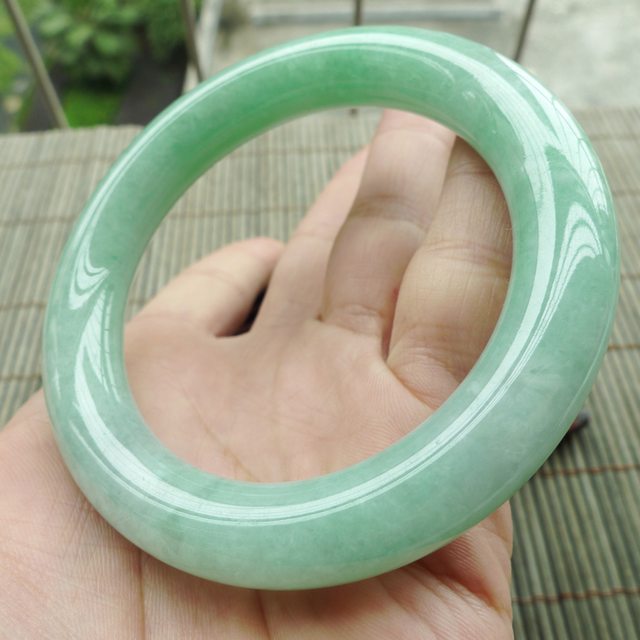 糯冰细腻满绿圆条翡翠手镯56.8mm图9