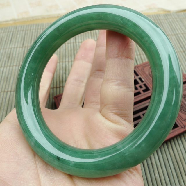 完美老种冰润满绿圆条翡翠手镯，圈口55.5mm图9