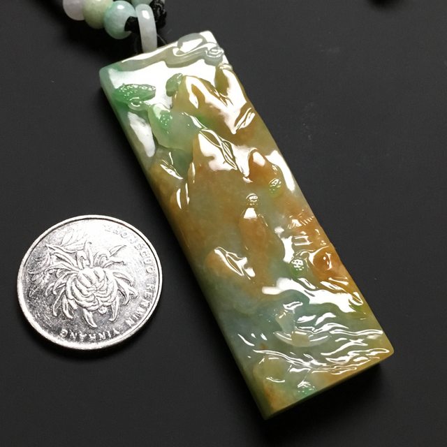 黄加绿山水牌 翡翠吊坠 尺寸72-24-8.5毫米图5
