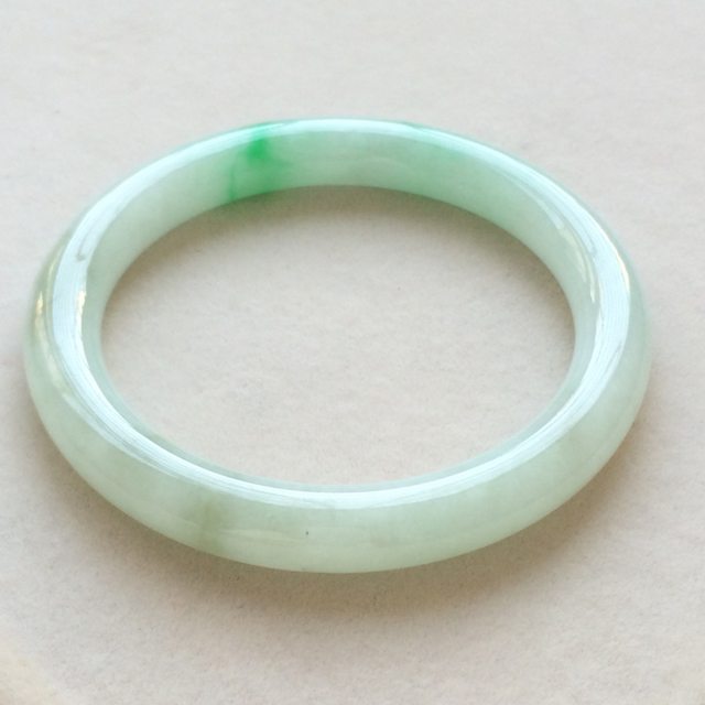 冰种飘绿翡翠手镯  缅甸天然翡翠圆条手镯 尺寸：56.8寸图2