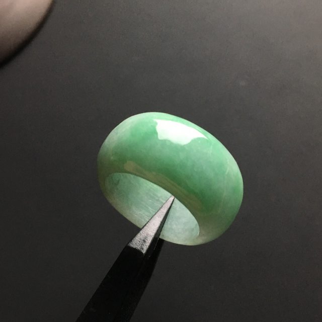 冰糯种阳绿 翡翠戒指 内径16.5 宽12 壁厚4毫米