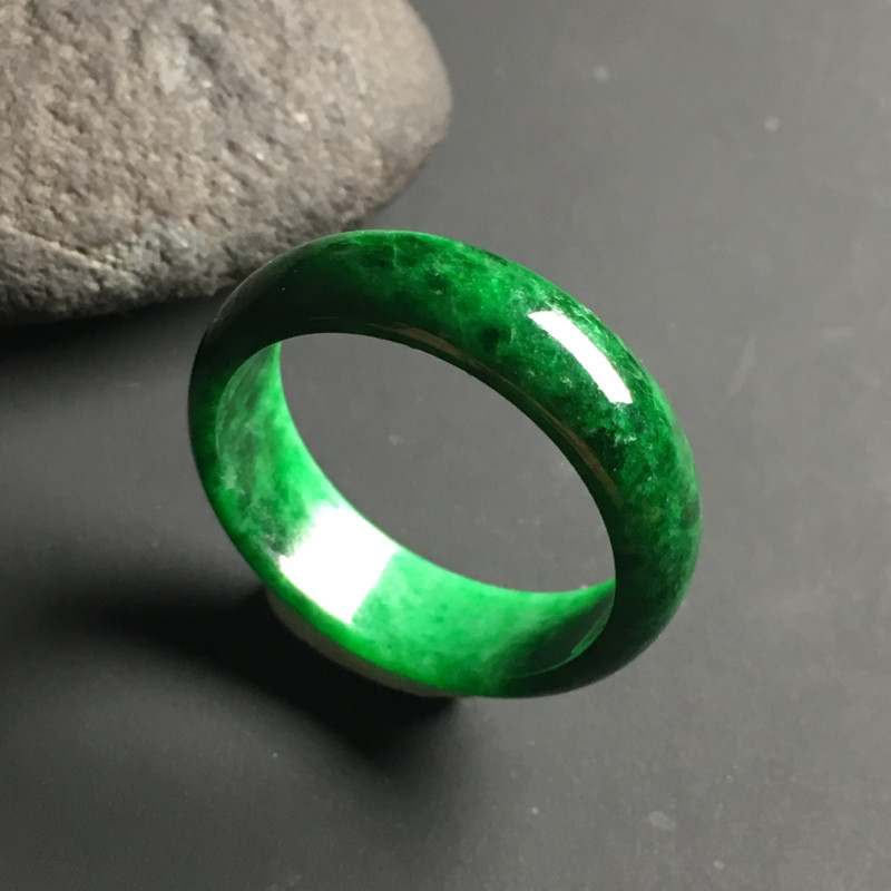 糯種滿綠天然翡翠戒指 指圈19.5 寬6.5 厚3