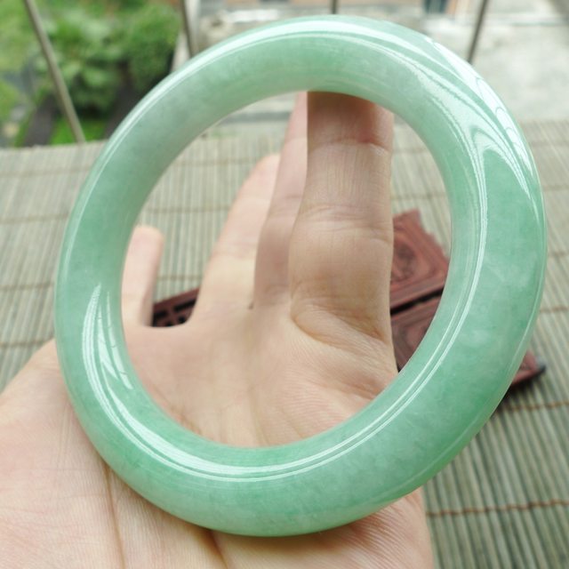 糯冰细腻满绿圆条翡翠手镯56.8mm图2