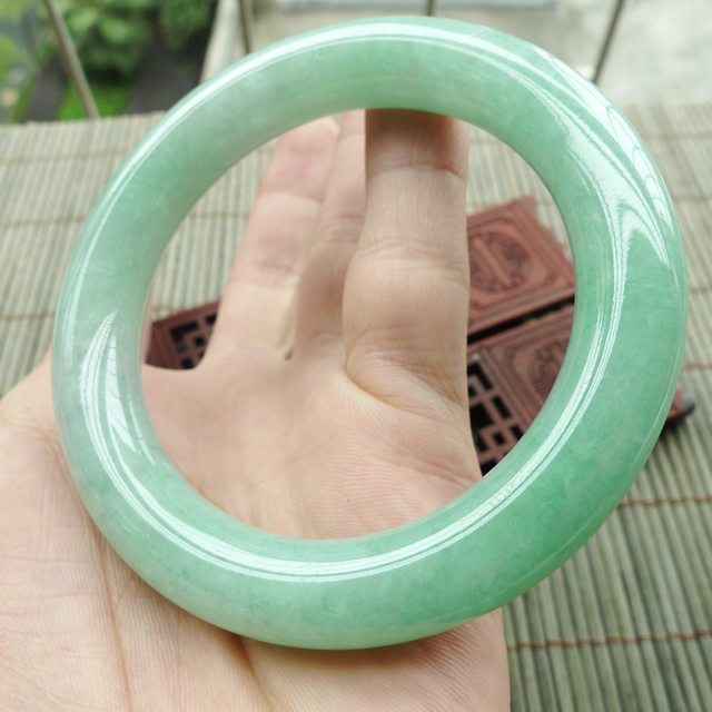 糯冰细腻满绿圆条翡翠手镯56.8mm图4