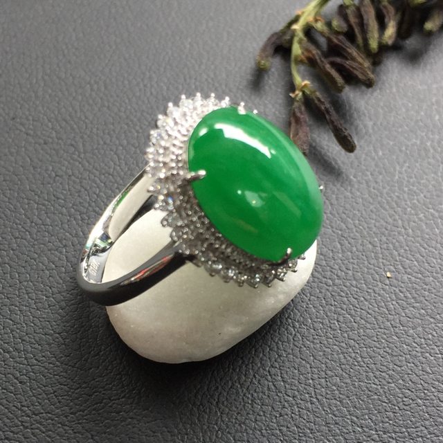 豆種滿色陽綠戒指 緬甸天然翡翠戒指