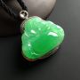 糯种阳绿翡翠吊坠  整体尺寸27-33-11毫米
