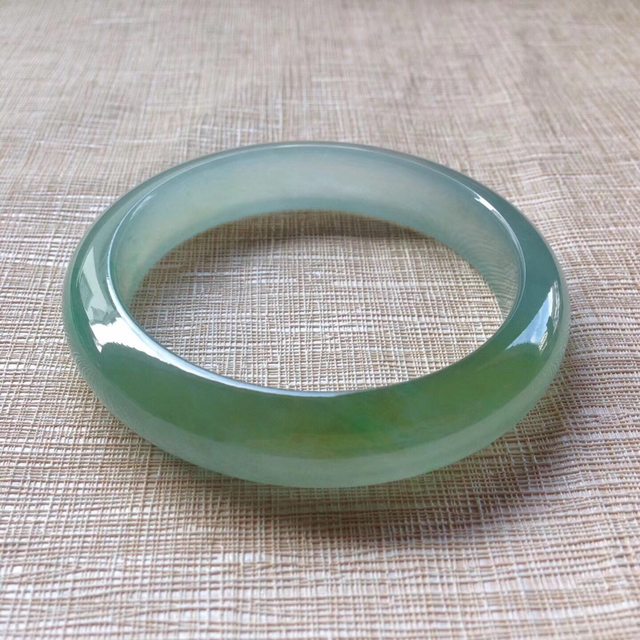 冰黄加绿双色正圈手镯 正圈尺寸 55/12.2/8mm