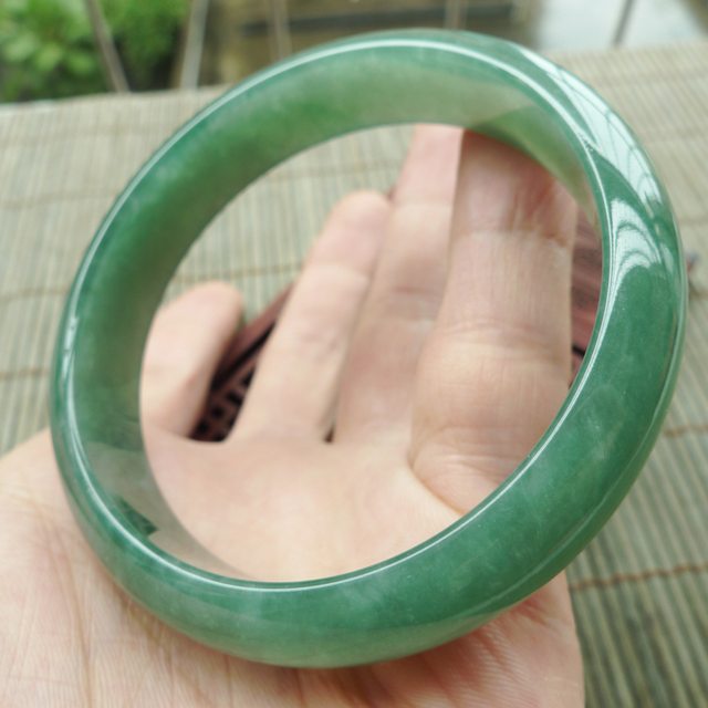 A货翡翠手镯 冰润满绿正装手镯57.4mm图9