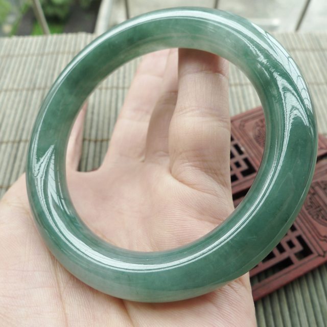 水润满绿圆条翡翠手镯55.3mm