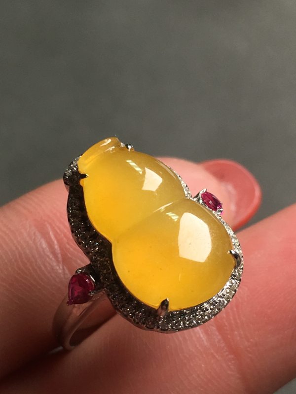 冰种黄翡葫芦 翡翠戒指 18k金镶嵌钻石图5