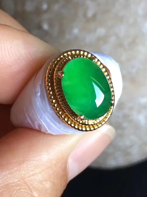 老坑冰种 艳阳绿色 翡翠戒指10.7-7.7-5mm图4