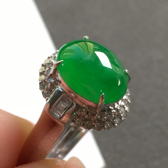 冰阳绿 缅甸天然翡翠戒指 18Ｋ金镶嵌钻石 种水好图3