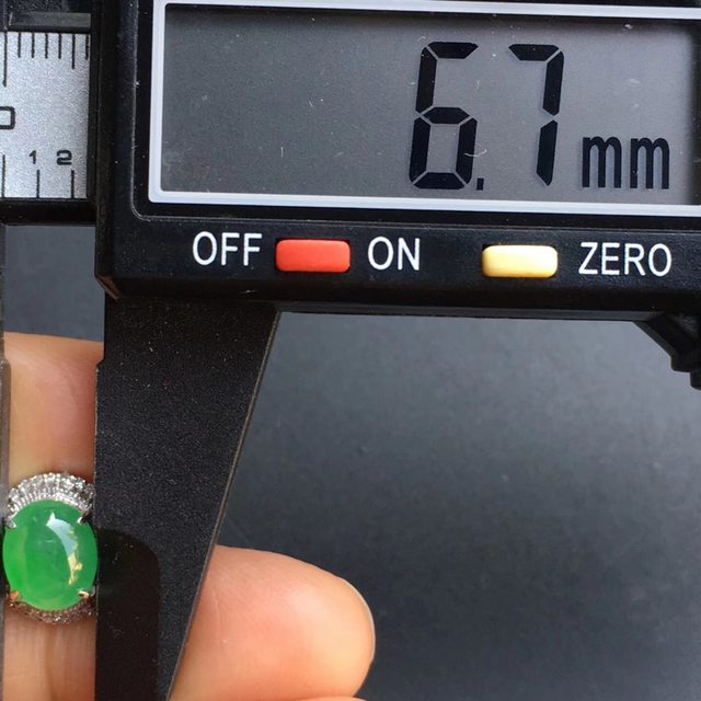 冰种阳绿 翡翠戒指大小8.3*6.7*5mm图7