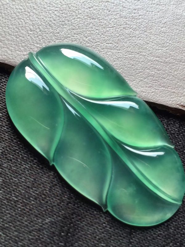 玻璃种晴绿叶子 翡翠挂件 尺寸35.8*19.5*3.5图7