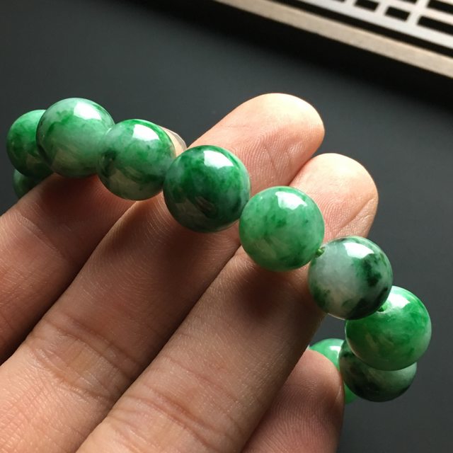 飘绿佛珠翡翠手链 直径12毫米图6