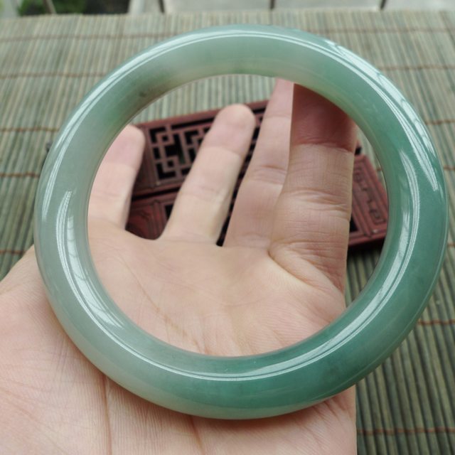糯种飘绿A货翡翠手镯 圆条手镯58.3mm图8