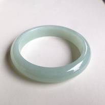 糯种果绿翡翠平安镯 正圈尺寸:62.2/13.7/8.5mm73.4g