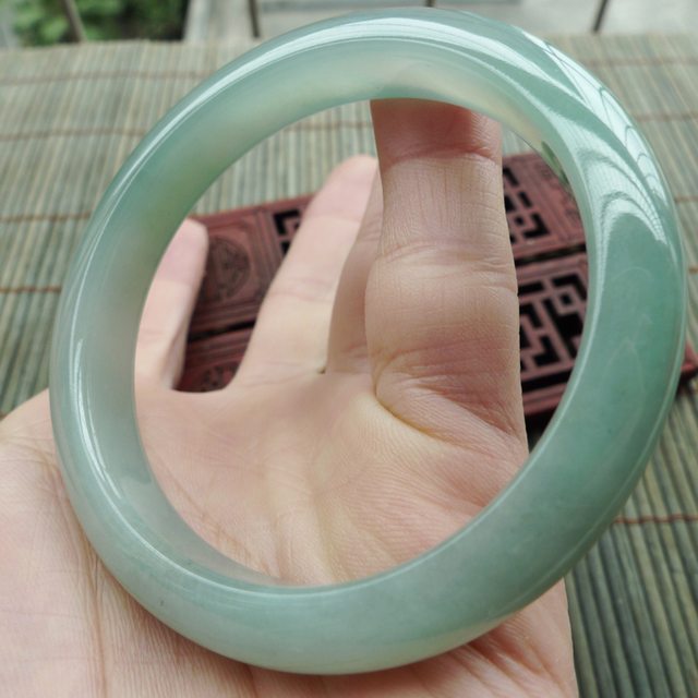 冰油淡绿细条正装翡翠手镯54.2mm图6