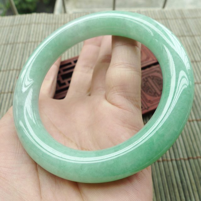 糯冰细腻满绿圆条翡翠手镯56.8mm图3