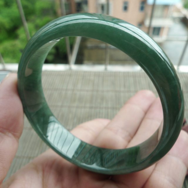 老坑油青辣绿正装翡翠手镯57.4mm
