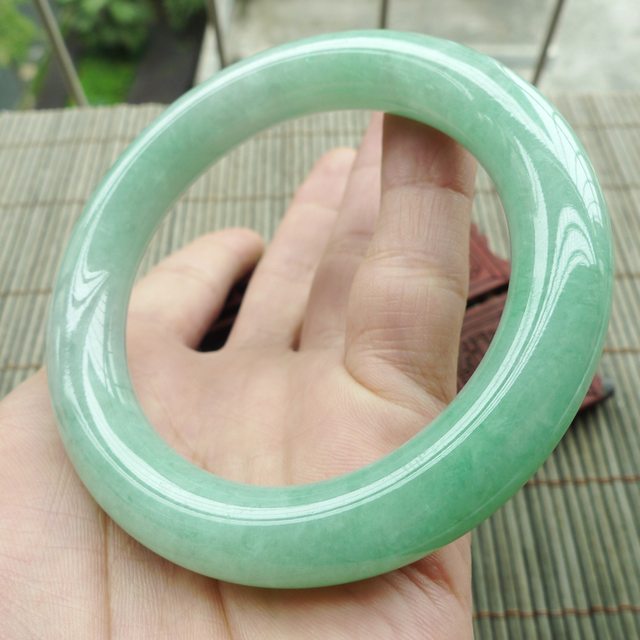 糯冰细腻满绿圆条翡翠手镯56.8mm图8
