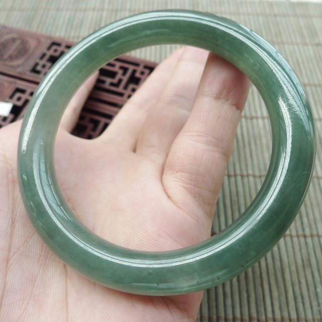 A货翡翠冰油满绿圆条手镯55.8mm图2