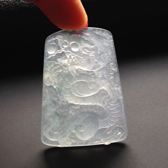 冰种荧光翡翠龙牌挂件 尺寸49-36-6毫米图8