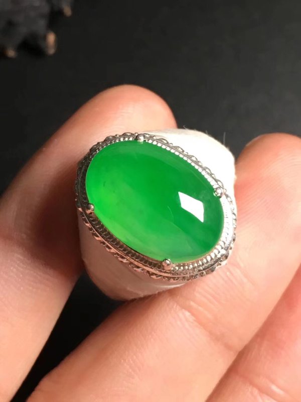 高冰阳绿 缅甸天然翡翠戒指15.7-10.7-5毫米