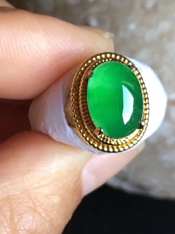 老坑冰种 艳阳绿色 翡翠戒指10.7-7.7-5mm图1