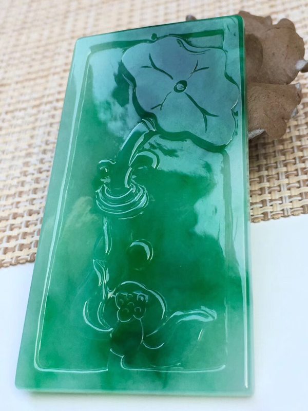 冰糯种满绿翡翠吊坠  细腻完美起光色辣图5