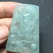 冰种龙牌翡翠挂件