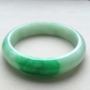 糯种阳绿翡翠手镯 翡翠天然手镯 尺寸：57*14.1*7.6mm