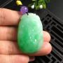 阳绿如意 翡翠吊坠 尺寸40.8*27.0*7.6mm